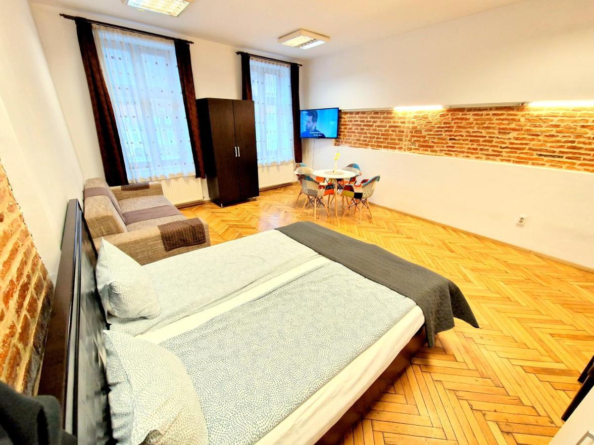 Key Apartments In Main Square Μπρασόβ Εξωτερικό φωτογραφία